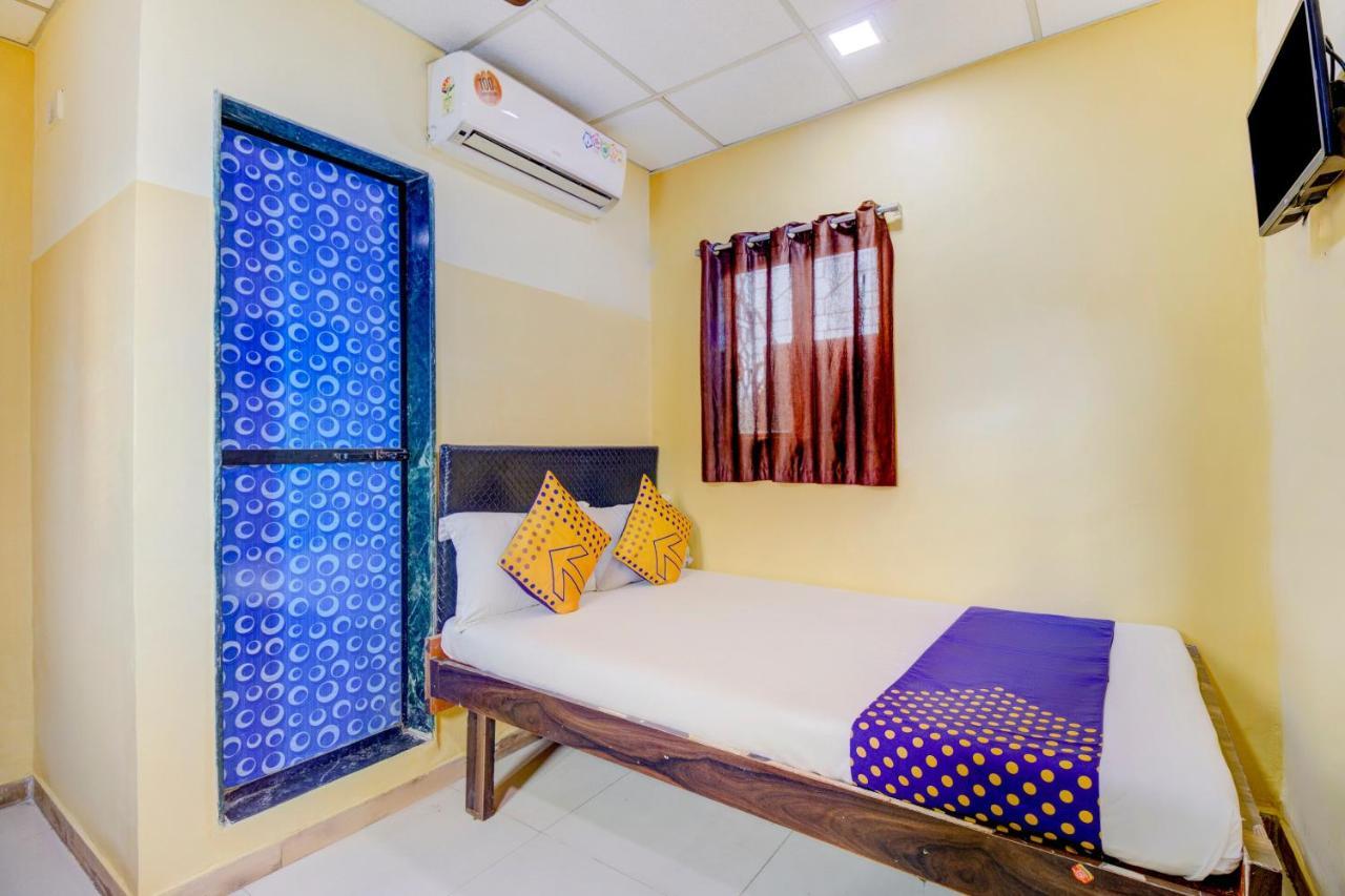 Oyo 70661 Hotel Al Makkah Managed By Hotel Paris ムンバイ エクステリア 写真